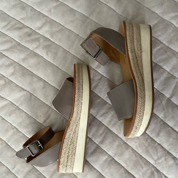 Lucky Brand platform Sandals. Used once-in like new condition. - Picture 4 of 4